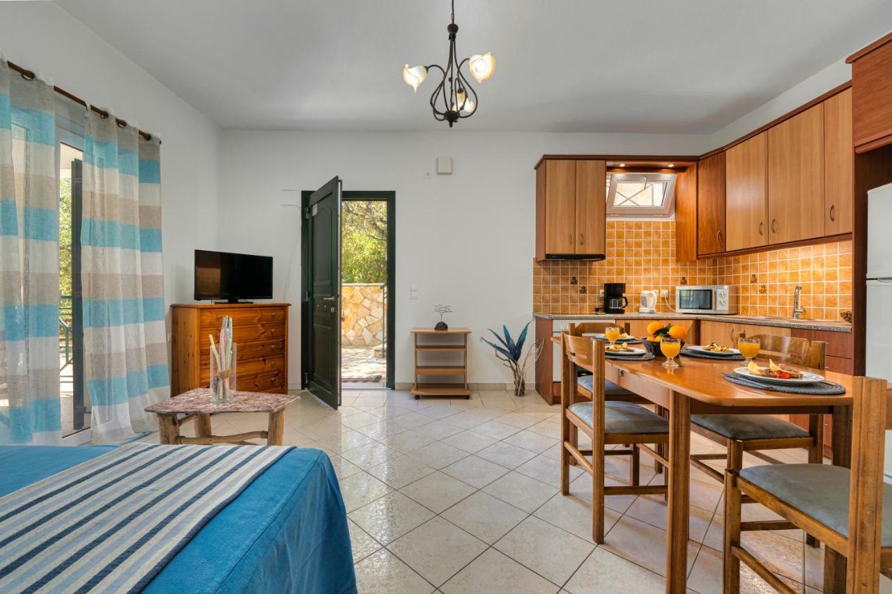 Keri Marathias Pavezzo Villa Exteriér fotografie