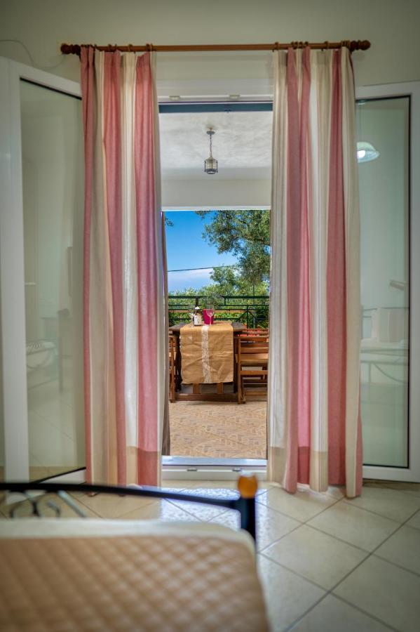 Keri Marathias Pavezzo Villa Exteriér fotografie